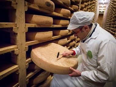 Fabrication de Comté et Morbier AOP de Franche Comté Transgourmet Origine
